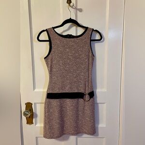 Vintage dress 90s. Fitted, short, textured look, pale pink, black trim. Size M.